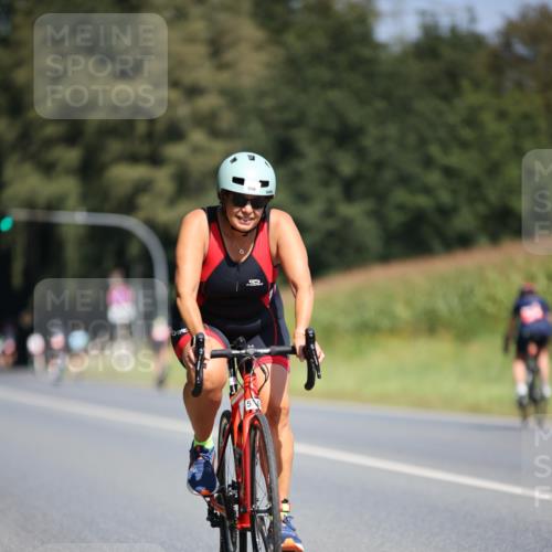 01.09.2024 - 17. Tribühne Triathlon H.Heesch http://msf.ph/oto/6950104 01.09.2024 12:10:14 Radfahren 440, 556, 573, 631 meine-sportfotos.de