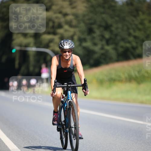 01.09.2024 - 17. Tribühne Triathlon H.Heesch http://msf.ph/oto/6950120 01.09.2024 12:10:18 Radfahren 631 meine-sportfotos.de
