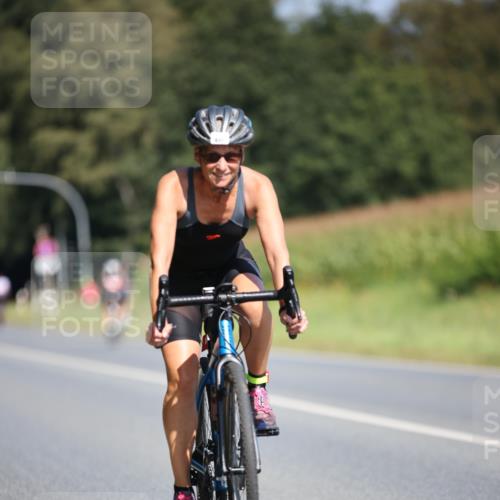 01.09.2024 - 17. Tribühne Triathlon H.Heesch http://msf.ph/oto/6950129 01.09.2024 12:10:19 Radfahren 631 meine-sportfotos.de