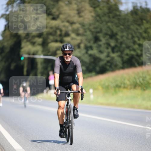 01.09.2024 - 17. Tribühne Triathlon H.Heesch http://msf.ph/oto/6950162 01.09.2024 12:10:37 Radfahren 460, 570, 574, 590, 624, 709 meine-sportfotos.de