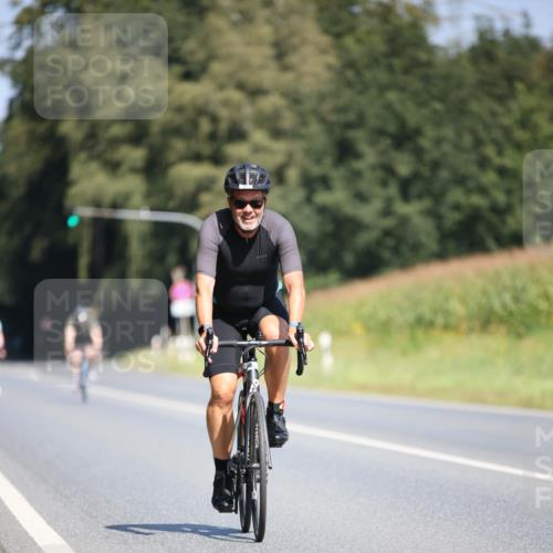 01.09.2024 - 17. Tribühne Triathlon H.Heesch http://msf.ph/oto/6950164 01.09.2024 12:10:37 Radfahren 460, 570, 574, 590, 624, 709 meine-sportfotos.de
