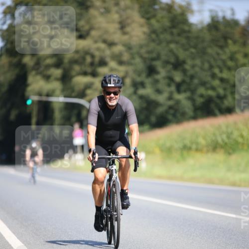 01.09.2024 - 17. Tribühne Triathlon H.Heesch http://msf.ph/oto/6950166 01.09.2024 12:10:37 Radfahren 460, 570, 574, 590, 624, 709 meine-sportfotos.de