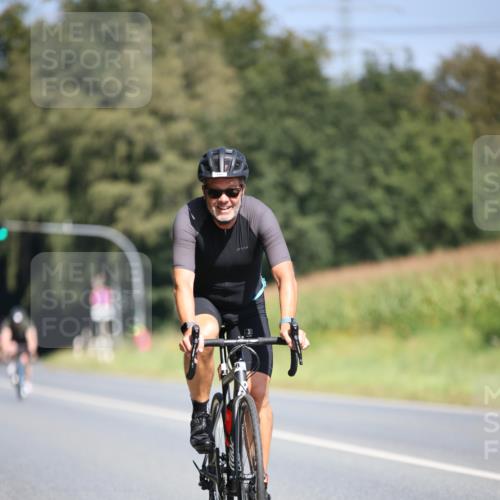 01.09.2024 - 17. Tribühne Triathlon H.Heesch http://msf.ph/oto/6950174 01.09.2024 12:10:38 Radfahren 460, 570, 574, 590, 623, 624, 709 meine-sportfotos.de