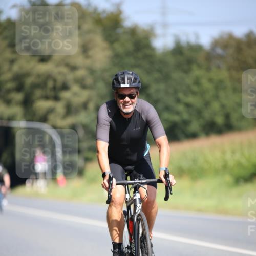 01.09.2024 - 17. Tribühne Triathlon H.Heesch http://msf.ph/oto/6950178 01.09.2024 12:10:38 Radfahren 460, 570, 574, 590, 623, 624, 709 meine-sportfotos.de