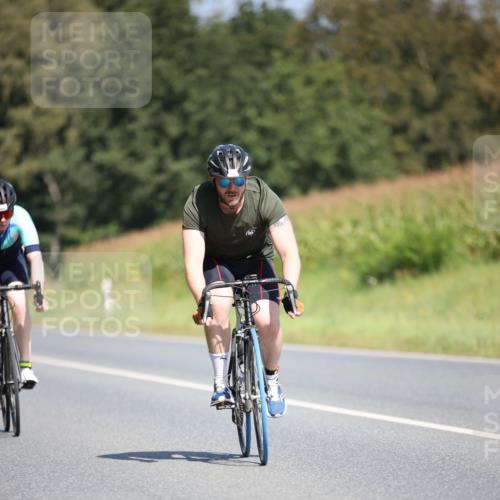 01.09.2024 - 17. Tribühne Triathlon H.Heesch http://msf.ph/oto/6950194 01.09.2024 12:10:43 Radfahren 570, 590, 623, 709 meine-sportfotos.de