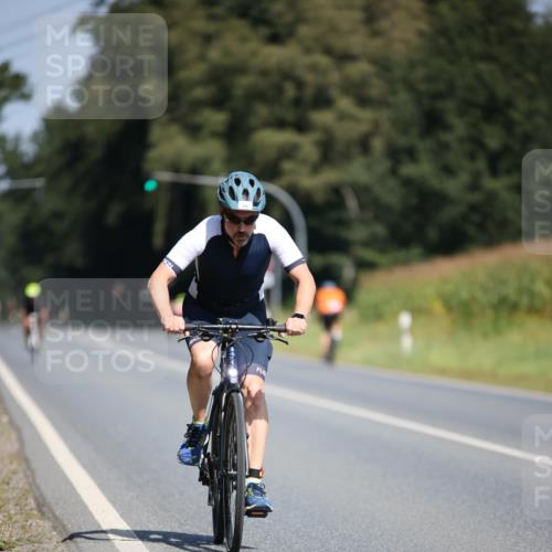 01.09.2024 - 17. Tribühne Triathlon H.Heesch http://msf.ph/oto/6950220 01.09.2024 12:10:59 Radfahren 496, 522, 591, 611 meine-sportfotos.de