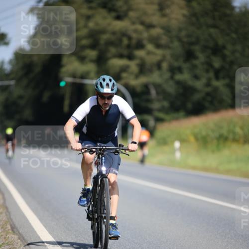 01.09.2024 - 17. Tribühne Triathlon H.Heesch http://msf.ph/oto/6950221 01.09.2024 12:10:59 Radfahren 496, 522, 591, 611 meine-sportfotos.de