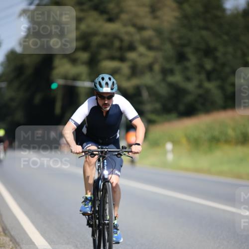 01.09.2024 - 17. Tribühne Triathlon H.Heesch http://msf.ph/oto/6950225 01.09.2024 12:10:59 Radfahren 496, 522, 591, 611 meine-sportfotos.de