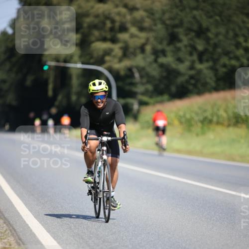 01.09.2024 - 17. Tribühne Triathlon H.Heesch http://msf.ph/oto/6950239 01.09.2024 12:11:06 Radfahren 586, 591, 651, 685 meine-sportfotos.de