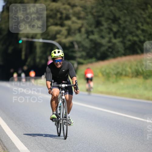 01.09.2024 - 17. Tribühne Triathlon H.Heesch http://msf.ph/oto/6950243 01.09.2024 12:11:06 Radfahren 586, 591, 651, 685 meine-sportfotos.de