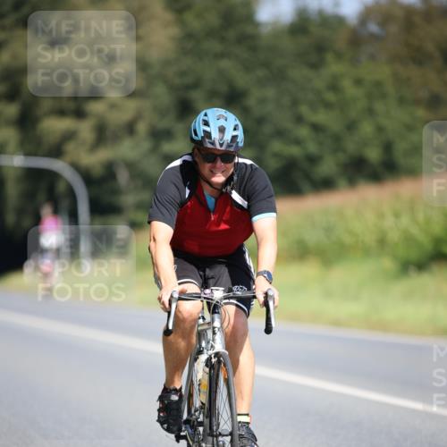 01.09.2024 - 17. Tribühne Triathlon H.Heesch http://msf.ph/oto/6950311 01.09.2024 12:11:18 Radfahren 642 meine-sportfotos.de