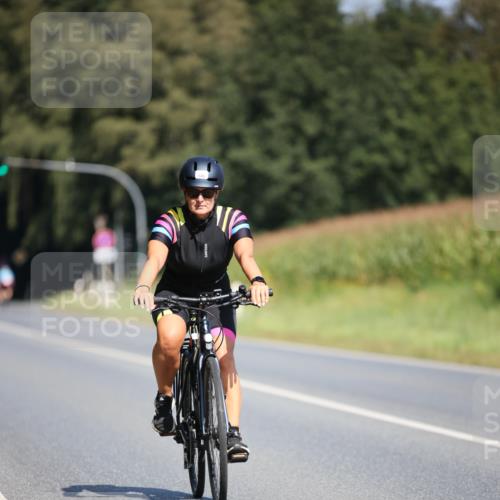 01.09.2024 - 17. Tribühne Triathlon H.Heesch http://msf.ph/oto/6950344 01.09.2024 12:11:34 Radfahren 449, 546, 704 meine-sportfotos.de