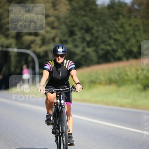 01.09.2024 - 17. Tribühne Triathlon H.Heesch http://msf.ph/oto/6950348 01.09.2024 12:11:34 Radfahren 449, 546, 704 meine-sportfotos.de