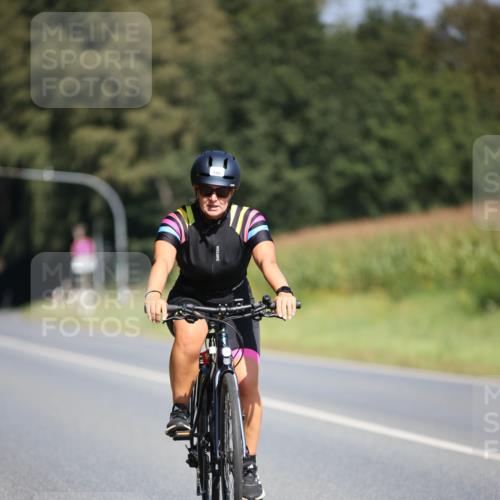 01.09.2024 - 17. Tribühne Triathlon H.Heesch http://msf.ph/oto/6950349 01.09.2024 12:11:34 Radfahren 449, 546, 704 meine-sportfotos.de