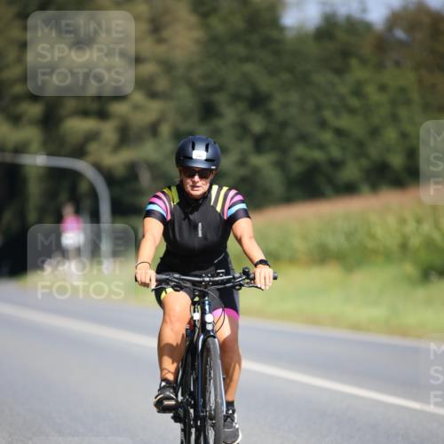 01.09.2024 - 17. Tribühne Triathlon H.Heesch http://msf.ph/oto/6950351 01.09.2024 12:11:34 Radfahren 449, 546, 704 meine-sportfotos.de