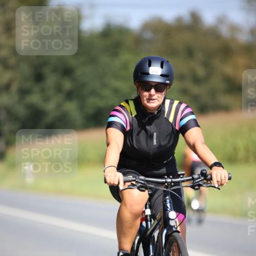 01.09.2024 - 17. Tribühne Triathlon H.Heesch http://msf.ph/oto/6950368 01.09.2024 12:11:35 Radfahren 449, 546, 704 meine-sportfotos.de