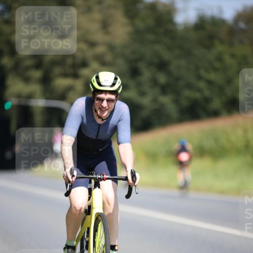 01.09.2024 - 17. Tribühne Triathlon H.Heesch http://msf.ph/oto/6950370 01.09.2024 12:11:41 Radfahren 449 meine-sportfotos.de