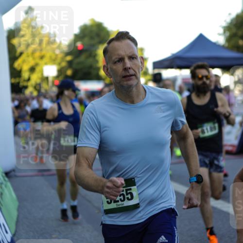 01.09.2024 - BARMER Alsterlauf Kathrin Stürmer Photography http://msf.ph/oto/6969034 01.09.2024 08:58:48 Ziel  meine-sportfotos.de