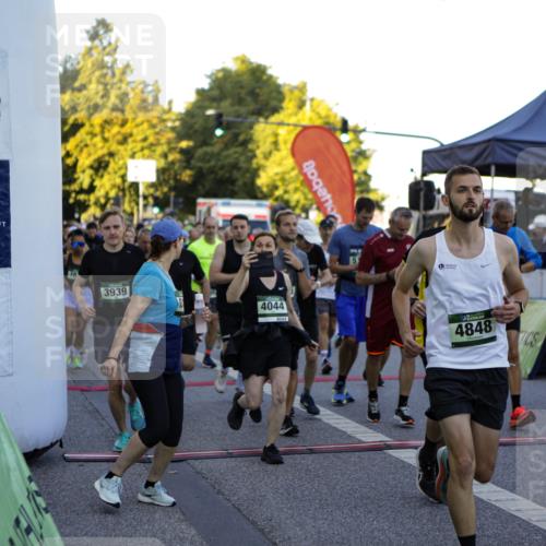 01.09.2024 - BARMER Alsterlauf Kathrin Stürmer Photography http://msf.ph/oto/6969339 01.09.2024 09:00:37 Ziel  meine-sportfotos.de