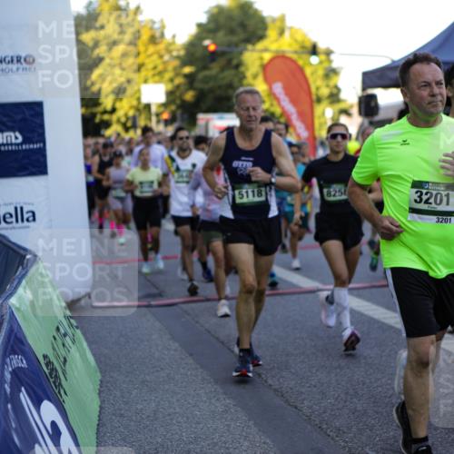 01.09.2024 - BARMER Alsterlauf Kathrin Stürmer Photography http://msf.ph/oto/6969350 01.09.2024 09:01:12 Ziel  meine-sportfotos.de
