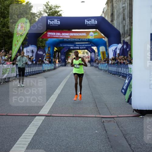 01.09.2024 - BARMER Alsterlauf Kathrin Stürmer Photography http://msf.ph/oto/6969417 01.09.2024 09:29:56 Ziel 2107, 3400, 3802, 4136, 4463, 4615, 1 meine-sportfotos.de
