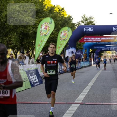 01.09.2024 - BARMER Alsterlauf Kathrin Stürmer Photography http://msf.ph/oto/6969582 01.09.2024 09:35:41 Ziel 2074, 2324, 2440, 2847, 2882, 3073, 3087, 3244, 3378, 3459, 3939, 4201, 4617, 4877, 2524, 3180, 3571, 3683, 4752, 8379 meine-sportfotos.de