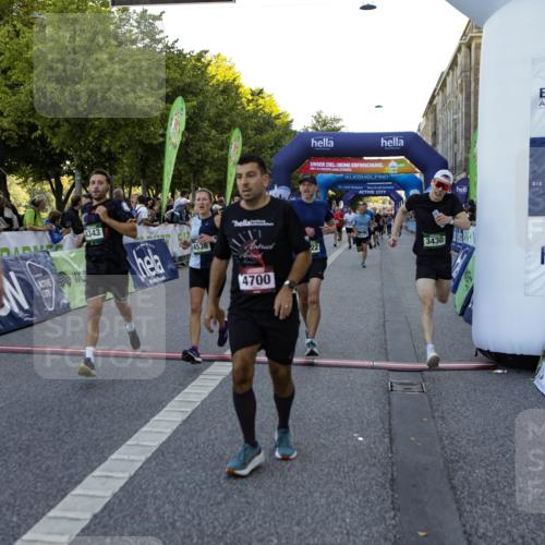 01.09.2024 - BARMER Alsterlauf Kathrin Stürmer Photography http://msf.ph/oto/6969627 01.09.2024 09:52:11 Ziel 2267, 2343, 2615, 2681, 2703, 2716, 2745, 2774, 2917, 2954, 2961, 2962, 3061, 3063, 3122, 3242, 3389, 3600, 3678, 3723, 3839, 3930, 4028, 4039, 4215, 4314, 4656, 4961, 5053, 5079, 5121, 5190, 8041, 8282, 8356, 2070, 2334, 3130, 3253, 3397, 3430, 3496, 3942, 4058, 4343, 4536, 4649, 4700, 5184, 5268, 8322 meine-sportfotos.de