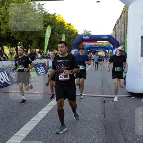 01.09.2024 - BARMER Alsterlauf Kathrin Stürmer Photography http://msf.ph/oto/6969628 01.09.2024 09:52:11 Ziel 2267, 2343, 2615, 2681, 2703, 2716, 2745, 2774, 2917, 2954, 2961, 2962, 3061, 3063, 3122, 3242, 3389, 3600, 3678, 3723, 3839, 3930, 4028, 4039, 4215, 4314, 4656, 4961, 5053, 5079, 5121, 5190, 8041, 8282, 8356, 2070, 2334, 3130, 3253, 3397, 3430, 3496, 3942, 4058, 4343, 4536, 4649, 4700, 5184, 5268, 8322 meine-sportfotos.de