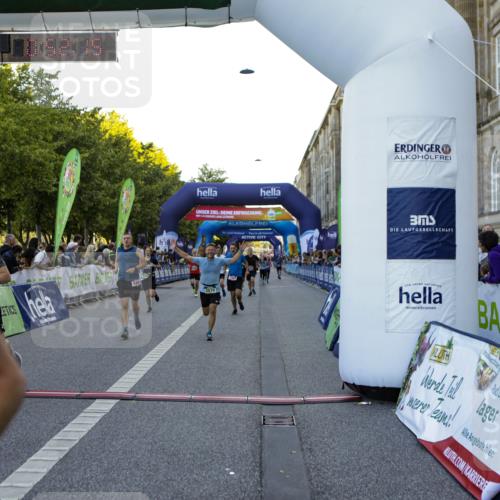 01.09.2024 - BARMER Alsterlauf Kathrin Stürmer Photography http://msf.ph/oto/6969640 01.09.2024 09:52:13 Ziel 2267, 2343, 2615, 2681, 2703, 2716, 2745, 2774, 2917, 2954, 2961, 2962, 3061, 3063, 3242, 3389, 3600, 3678, 3723, 3839, 3930, 4028, 4039, 4314, 4656, 4961, 5053, 5121, 5190, 8041, 8282, 8356, 2070, 2082, 2334, 3130, 3253, 3397, 3430, 3496, 3691, 4058, 4343, 4536, 4649, 4700, 4942, 5184, 5268, 8322 meine-sportfotos.de