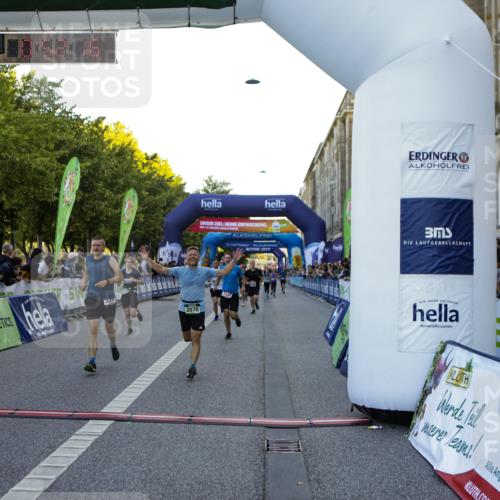 01.09.2024 - BARMER Alsterlauf Kathrin Stürmer Photography http://msf.ph/oto/6969644 01.09.2024 09:52:13 Ziel 2267, 2343, 2615, 2681, 2703, 2716, 2745, 2774, 2917, 2954, 2961, 2962, 3061, 3063, 3242, 3389, 3600, 3678, 3723, 3839, 3930, 4028, 4039, 4314, 4656, 4961, 5053, 5121, 5190, 8041, 8282, 8356, 2070, 2082, 2334, 3130, 3253, 3397, 3430, 3496, 3691, 4058, 4343, 4536, 4649, 4700, 4942, 5184, 5268, 8322 meine-sportfotos.de