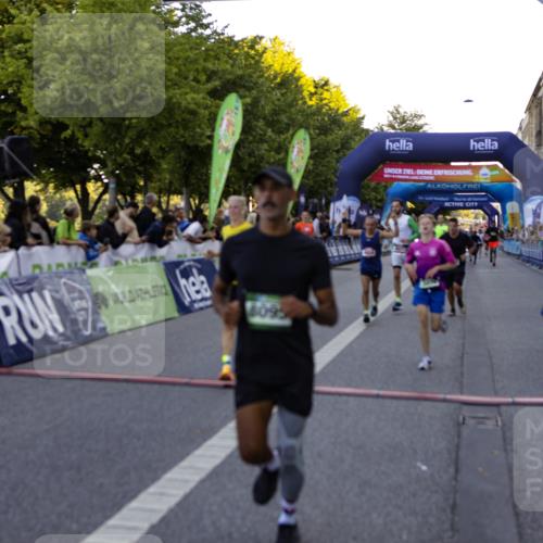 01.09.2024 - BARMER Alsterlauf Kathrin Stürmer Photography http://msf.ph/oto/6969681 01.09.2024 09:52:42 Ziel 2735, 2737, 2778, 2880, 3279, 3297, 3507, 3631, 3632, 3635, 3823, 3843, 4033, 4248, 4288, 4295, 4712, 4726, 4741, 5187, 5234, 8066, 8126, 2036, 2295, 2353, 2453, 2712, 3235, 3377, 3716, 3858, 4077, 4200, 4203, 4330, 4658, 4933, 5236, 8095, 8098, 8269 meine-sportfotos.de