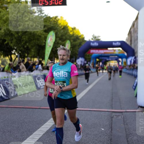 01.09.2024 - BARMER Alsterlauf Kathrin Stürmer Photography http://msf.ph/oto/6969688 01.09.2024 09:53:00 Ziel 2008, 2692, 2714, 3052, 3449, 3631, 3632, 3732, 3887, 3889, 4033, 4082, 4295, 4506, 4726, 4806, 4807, 4851, 5025, 8365, 2291, 2310, 2338, 2742, 2862, 2931, 3325, 3355, 3526, 5074, 8161, 8279 meine-sportfotos.de