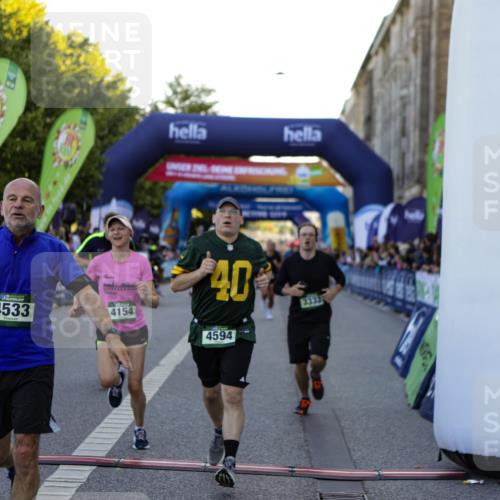 01.09.2024 - BARMER Alsterlauf Kathrin Stürmer Photography http://msf.ph/oto/6969705 01.09.2024 09:54:01 Ziel 2096, 2147, 2219, 2239, 2368, 2393, 2478, 2494, 2746, 2748, 2966, 3100, 3172, 3173, 3232, 3237, 3601, 3602, 3607, 3740, 3745, 3785, 3786, 3985, 4042, 4094, 4421, 4530, 4535, 4566, 4567, 4616, 4660, 4901, 4965, 5154, 5182, 5185, 5194, 8333, 2156, 2215, 2399, 2711, 2808, 3014, 3020, 3333, 3777, 3852, 4041, 4154, 4533, 4594, 4661, 4924, 5034, 5155, 5157, 5183, 5202, 8013, 8128, 8166, 8277 meine-sportfotos.de