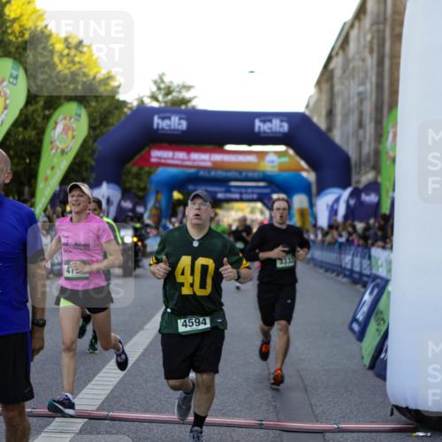 01.09.2024 - BARMER Alsterlauf Kathrin Stürmer Photography http://msf.ph/oto/6969706 01.09.2024 09:54:01 Ziel 2096, 2147, 2219, 2239, 2368, 2393, 2478, 2494, 2746, 2748, 2966, 3100, 3172, 3173, 3232, 3237, 3601, 3602, 3607, 3740, 3745, 3785, 3786, 3985, 4042, 4094, 4421, 4530, 4535, 4566, 4567, 4616, 4660, 4901, 4965, 5154, 5182, 5185, 5194, 8333, 2156, 2215, 2399, 2711, 2808, 3014, 3020, 3333, 3777, 3852, 4041, 4154, 4533, 4594, 4661, 4924, 5034, 5155, 5157, 5183, 5202, 8013, 8128, 8166, 8277 meine-sportfotos.de