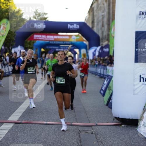 01.09.2024 - BARMER Alsterlauf Kathrin Stürmer Photography http://msf.ph/oto/6969715 01.09.2024 09:54:06 Ziel 2041, 2147, 2219, 2239, 2368, 2393, 2488, 2489, 2494, 2589, 2672, 2746, 2748, 2966, 3023, 3100, 3173, 3232, 3601, 3602, 3607, 3745, 3812, 3985, 4535, 4566, 4567, 4901, 5154, 5182, 5185, 5194, 8226, 8333, 2156, 2296, 2297, 2416, 2697, 2711, 2808, 3333, 3777, 3852, 4041, 4055, 4154, 4240, 4533, 4594, 5034, 5183, 5229, 8020, 8128, 8166, 8277 meine-sportfotos.de
