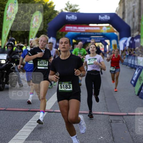 01.09.2024 - BARMER Alsterlauf Kathrin Stürmer Photography http://msf.ph/oto/6969720 01.09.2024 09:54:06 Ziel 2041, 2147, 2219, 2239, 2368, 2393, 2488, 2489, 2494, 2589, 2672, 2746, 2748, 2966, 3023, 3100, 3173, 3232, 3601, 3602, 3607, 3745, 3812, 3985, 4535, 4566, 4567, 4901, 5154, 5182, 5185, 5194, 8226, 8333, 2156, 2296, 2297, 2416, 2697, 2711, 2808, 3333, 3777, 3852, 4041, 4055, 4154, 4240, 4533, 4594, 5034, 5183, 5229, 8020, 8128, 8166, 8277 meine-sportfotos.de