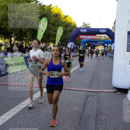 01.09.2024 - BARMER Alsterlauf Kathrin Stürmer Photography http://msf.ph/oto/6969738 01.09.2024 09:54:16 Ziel 2041, 2147, 2205, 2219, 2239, 2488, 2489, 2589, 2672, 3023, 3173, 3601, 3602, 3745, 3807, 3812, 4010, 4011, 4566, 4567, 4734, 4901, 4934, 4939, 5278, 8110, 8226, 8334, 2296, 2297, 2416, 2540, 2599, 2697, 2711, 2728, 2985, 3780, 4055, 4240, 4315, 4895, 5001, 5229, 8020 meine-sportfotos.de