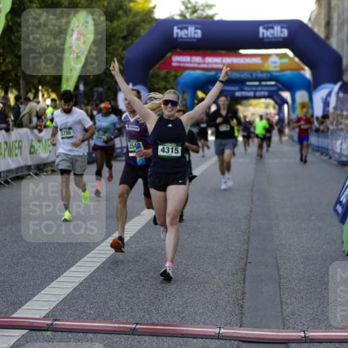 01.09.2024 - BARMER Alsterlauf Kathrin Stürmer Photography http://msf.ph/oto/6969751 01.09.2024 09:54:22 Ziel 2041, 2169, 2205, 2292, 2488, 2489, 2589, 2672, 3023, 3034, 3199, 3682, 3807, 3812, 3835, 4010, 4011, 4633, 4734, 4934, 4939, 5180, 5278, 8110, 8226, 8252, 8334, 2540, 2561, 2599, 2728, 2985, 3776, 3780, 4303, 4315, 4514, 4738, 4895, 5001 meine-sportfotos.de