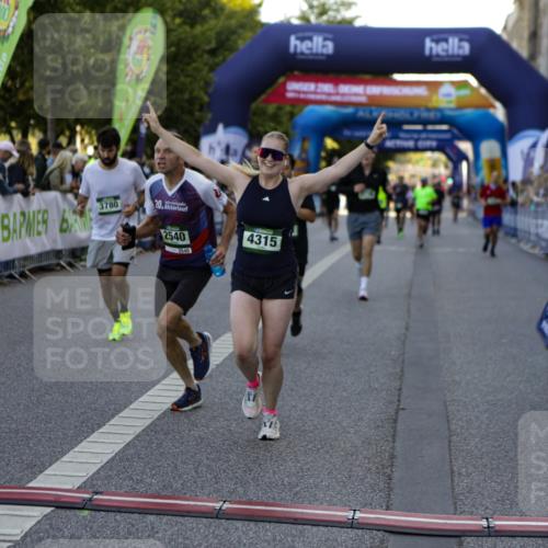 01.09.2024 - BARMER Alsterlauf Kathrin Stürmer Photography http://msf.ph/oto/6969752 01.09.2024 09:54:22 Ziel 2041, 2169, 2205, 2292, 2488, 2489, 2589, 2672, 3023, 3034, 3199, 3682, 3807, 3812, 3835, 4010, 4011, 4633, 4734, 4934, 4939, 5180, 5278, 8110, 8226, 8252, 8334, 2540, 2561, 2599, 2728, 2985, 3776, 3780, 4303, 4315, 4514, 4738, 4895, 5001 meine-sportfotos.de