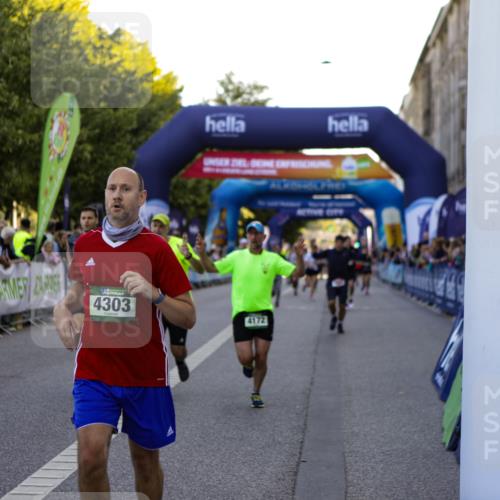 01.09.2024 - BARMER Alsterlauf Kathrin Stürmer Photography http://msf.ph/oto/6969760 01.09.2024 09:54:30 Ziel 2169, 2170, 2205, 2265, 2292, 2499, 2858, 2983, 3005, 3034, 3199, 3331, 3627, 3665, 3682, 3769, 3835, 4010, 4011, 4517, 4633, 4734, 4798, 4801, 4854, 4934, 4939, 5021, 5022, 5066, 5180, 5278, 8110, 8252, 8334, 2561, 2599, 2878, 3442, 3654, 3776, 3780, 3962, 4172, 4173, 4303, 4514, 4738, 5001 meine-sportfotos.de