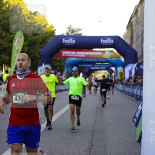 01.09.2024 - BARMER Alsterlauf Kathrin Stürmer Photography http://msf.ph/oto/6969761 01.09.2024 09:54:30 Ziel 2169, 2170, 2205, 2265, 2292, 2499, 2858, 2983, 3005, 3034, 3199, 3331, 3627, 3665, 3682, 3769, 3835, 4010, 4011, 4517, 4633, 4734, 4798, 4801, 4854, 4934, 4939, 5021, 5022, 5066, 5180, 5278, 8110, 8252, 8334, 2561, 2599, 2878, 3442, 3654, 3776, 3780, 3962, 4172, 4173, 4303, 4514, 4738, 5001 meine-sportfotos.de