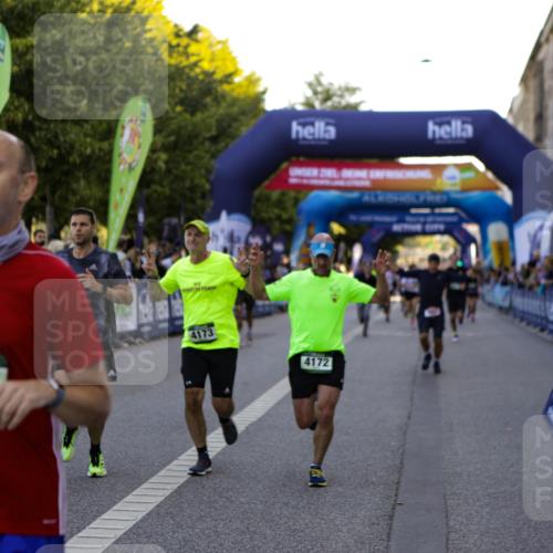 01.09.2024 - BARMER Alsterlauf Kathrin Stürmer Photography http://msf.ph/oto/6969764 01.09.2024 09:54:30 Ziel 2169, 2170, 2205, 2265, 2292, 2499, 2858, 2983, 3005, 3034, 3199, 3331, 3627, 3665, 3682, 3769, 3835, 4010, 4011, 4517, 4633, 4734, 4798, 4801, 4854, 4934, 4939, 5021, 5022, 5066, 5180, 5278, 8110, 8252, 8334, 2561, 2599, 2878, 3442, 3654, 3776, 3780, 3962, 4172, 4173, 4303, 4514, 4738, 5001 meine-sportfotos.de