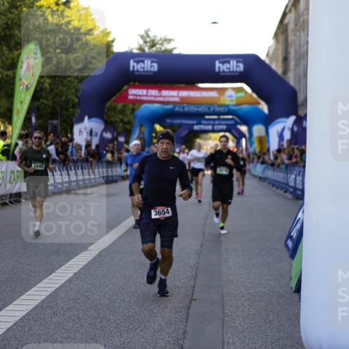 01.09.2024 - BARMER Alsterlauf Kathrin Stürmer Photography http://msf.ph/oto/6969773 01.09.2024 09:54:34 Ziel 2169, 2170, 2265, 2292, 2499, 2592, 2858, 2892, 2983, 3005, 3034, 3199, 3331, 3444, 3514, 3627, 3665, 3682, 3769, 3835, 4010, 4011, 4517, 4633, 4734, 4798, 4801, 4854, 4939, 5021, 5022, 5066, 5067, 5180, 8252, 2372, 2561, 2878, 2899, 3402, 3442, 3637, 3654, 3679, 3938, 3962, 4172, 4173, 4303, 4514, 8074 meine-sportfotos.de