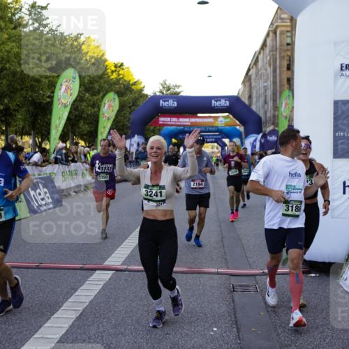 01.09.2024 - BARMER Alsterlauf Kathrin Stürmer Photography http://msf.ph/oto/6969798 01.09.2024 09:55:35 Ziel 2018, 2182, 2285, 2718, 2856, 2937, 2946, 2948, 3292, 3293, 3313, 3458, 3592, 3613, 3781, 3849, 3867, 4009, 4037, 4038, 4362, 4364, 4365, 4366, 4459, 4819, 4925, 4931, 5008, 5227, 8323, 2194, 2232, 2955, 3060, 3156, 3186, 3241, 3317, 3409, 3800, 3923, 4053, 4654, 5027, 5082, 5109, 5243, 8350 meine-sportfotos.de