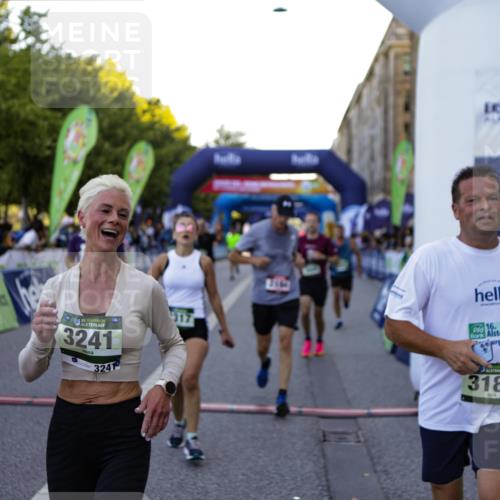 01.09.2024 - BARMER Alsterlauf Kathrin Stürmer Photography http://msf.ph/oto/6969802 01.09.2024 09:55:35 Ziel 2018, 2182, 2285, 2718, 2856, 2937, 2946, 2948, 3292, 3293, 3313, 3458, 3592, 3613, 3781, 3849, 3867, 4009, 4037, 4038, 4362, 4364, 4365, 4366, 4459, 4819, 4925, 4931, 5008, 5227, 8323, 2194, 2232, 2955, 3060, 3156, 3186, 3241, 3317, 3409, 3800, 3923, 4053, 4654, 5027, 5082, 5109, 5243, 8350 meine-sportfotos.de
