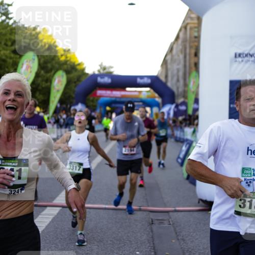01.09.2024 - BARMER Alsterlauf Kathrin Stürmer Photography http://msf.ph/oto/6969803 01.09.2024 09:55:35 Ziel 2018, 2182, 2285, 2718, 2856, 2937, 2946, 2948, 3292, 3293, 3313, 3458, 3592, 3613, 3781, 3849, 3867, 4009, 4037, 4038, 4362, 4364, 4365, 4366, 4459, 4819, 4925, 4931, 5008, 5227, 8323, 2194, 2232, 2955, 3060, 3156, 3186, 3241, 3317, 3409, 3800, 3923, 4053, 4654, 5027, 5082, 5109, 5243, 8350 meine-sportfotos.de