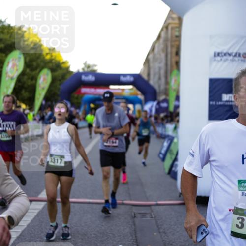 01.09.2024 - BARMER Alsterlauf Kathrin Stürmer Photography http://msf.ph/oto/6969804 01.09.2024 09:55:36 Ziel 2018, 2182, 2285, 2718, 2856, 2937, 2946, 2948, 3292, 3293, 3313, 3458, 3592, 3613, 3781, 3849, 3867, 4009, 4037, 4038, 4161, 4362, 4364, 4365, 4366, 4459, 4717, 4819, 4925, 4931, 5008, 5227, 8323, 2194, 2232, 2565, 2955, 3060, 3186, 3241, 3317, 3409, 3800, 3923, 4053, 4654, 5027, 5082, 5109, 5243, 8350 meine-sportfotos.de