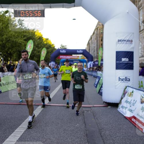 01.09.2024 - BARMER Alsterlauf Kathrin Stürmer Photography http://msf.ph/oto/6969806 01.09.2024 09:55:55 Ziel 2157, 2298, 2305, 2547, 2673, 2707, 2772, 2978, 2996, 3120, 3153, 3296, 3649, 3657, 4160, 4161, 4320, 4409, 4459, 4504, 4717, 4918, 5123, 5200, 5239, 5271, 5288, 5304, 8129, 2100, 2195, 2458, 2616, 2782, 3423, 3431, 3432, 3433, 3703, 3857, 3989, 4187, 4476, 4718, 4782, 4866, 4899, 4946, 5108, 5226, 5262 meine-sportfotos.de
