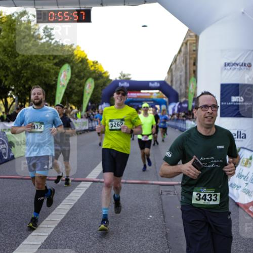 01.09.2024 - BARMER Alsterlauf Kathrin Stürmer Photography http://msf.ph/oto/6969812 01.09.2024 09:55:55 Ziel 2157, 2298, 2305, 2547, 2673, 2707, 2772, 2978, 2996, 3120, 3153, 3296, 3649, 3657, 4160, 4161, 4320, 4409, 4459, 4504, 4717, 4918, 5123, 5200, 5239, 5271, 5288, 5304, 8129, 2100, 2195, 2458, 2616, 2782, 3423, 3431, 3432, 3433, 3703, 3857, 3989, 4187, 4476, 4718, 4782, 4866, 4899, 4946, 5108, 5226, 5262 meine-sportfotos.de