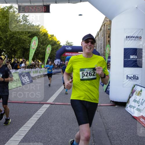 01.09.2024 - BARMER Alsterlauf Kathrin Stürmer Photography http://msf.ph/oto/6969816 01.09.2024 09:55:56 Ziel 2157, 2298, 2305, 2547, 2673, 2707, 2772, 2978, 2996, 3120, 3153, 3296, 3649, 3657, 4160, 4161, 4320, 4409, 4504, 4717, 4918, 5123, 5200, 5239, 5271, 5288, 5304, 8129, 2100, 2195, 2458, 2616, 2782, 3117, 3423, 3431, 3432, 3433, 3548, 3703, 3857, 3989, 4187, 4476, 4718, 4782, 4866, 4899, 4946, 5108, 5226, 5262 meine-sportfotos.de